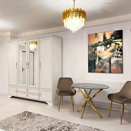 Happy Studio By Rh Living Бухарест Экстерьер фото