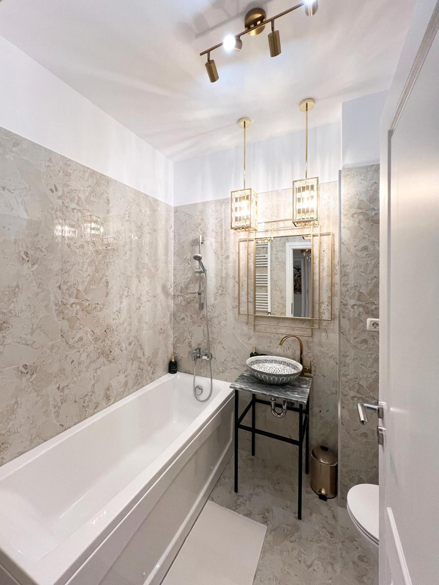 Happy Studio By Rh Living Бухарест Экстерьер фото